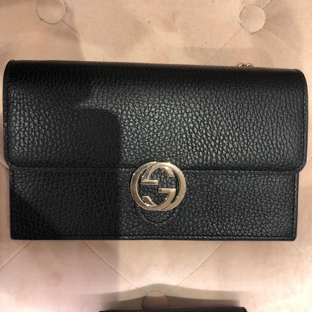 Gucci interlocking wallet on chain